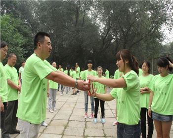 員工工程員工參加戶(hù)外活動(dòng)